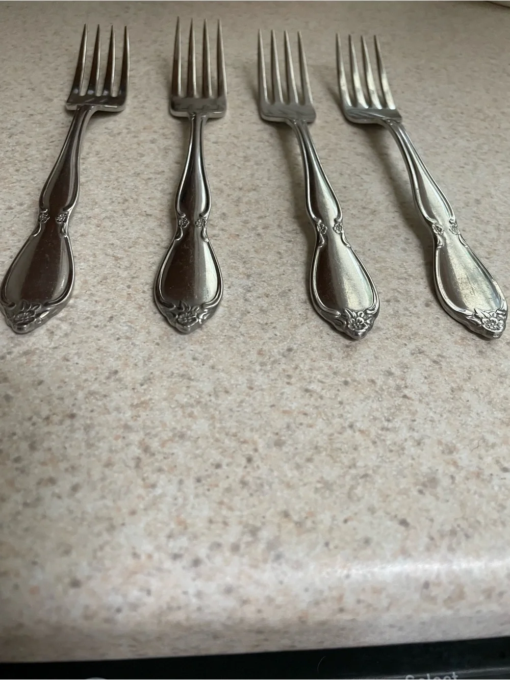 ONEIDA Stainless CHATELAINE Set Of 4 DINNER FORKS 7 1/4